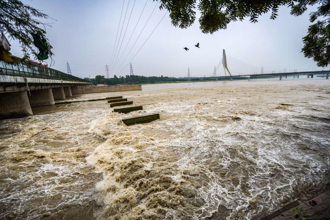 Delhi Yamuna River, Yamuna Flood 2025, Delhi Flood News, Yamuna Danger Mark, Delhi Low Lying Areas Flood, Yamuna Water Level Delhi, Hathnikund Barrage Water Release, Wazirabad Barrage Flood, Delhi Monsoon Floods, Delhi Yamuna Updates