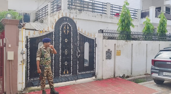 IAS अभिषेक प्रकाश के करीबी निकांत जैन पर ED की छापेमारी