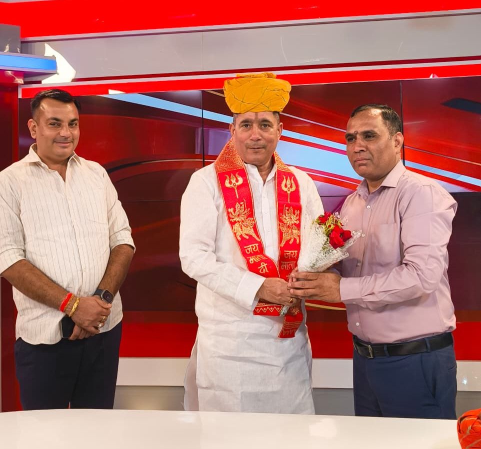 भंवर सिंह पलाड़ा का लोकमत राजस्थान के डायरेक्टर राजेंद्र सिंह राठौर द्वारा स्वागत