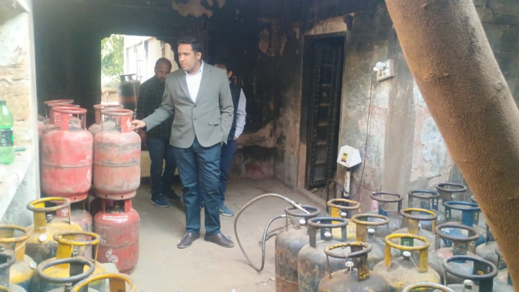 जयपुर के मानसरोवर व जगतपुरा क्षेत्रों में अवैध गैस सिलिंडर रीफिलिंग पर बड़ी कार्रवाई