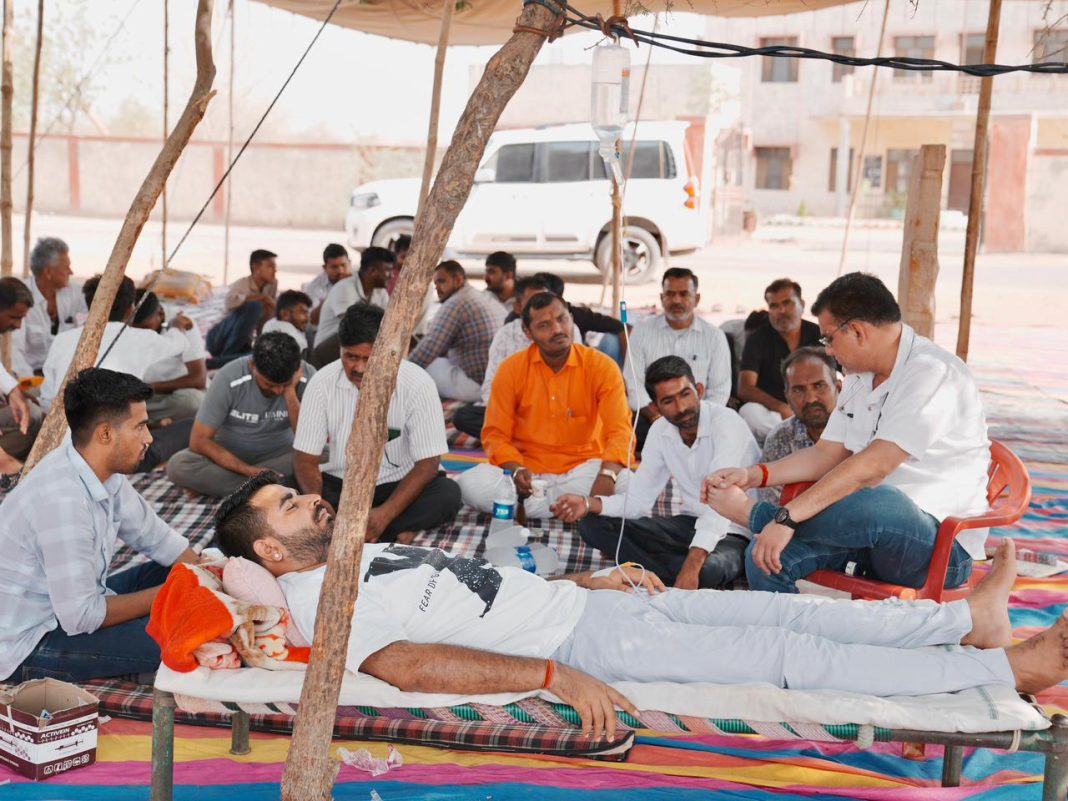 गिरल लिग्नाइट माइंस आंदोलन: धरने के दौरान बिगड़ी रविन्द्र सिंह भाटी की तबीयत